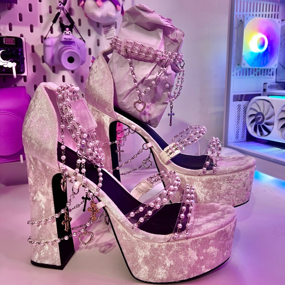 SZ 11 • Holy Revelation Platform Heels • White